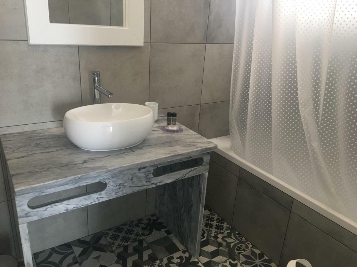 Zen - Beautiful Private Pool-heating Option, Hot Tub, Beautiful Garden *